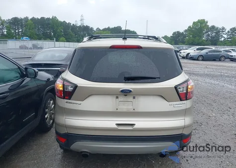 2017 Ford Escape Titanium z USA, uszkodzony, nr VIN 1FMCU0J93HUB64809